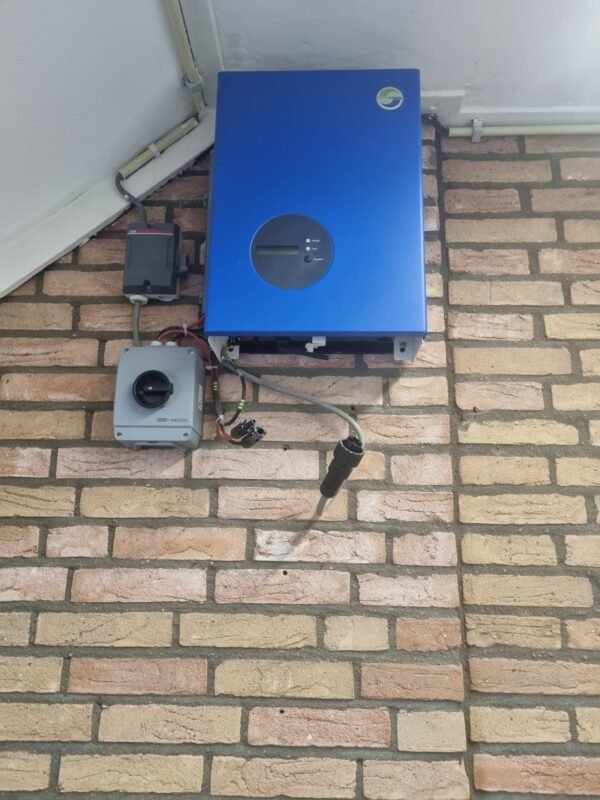 Zonne-omvormers – Verkoop, Installatie & Reparatie - Afbeelding 3